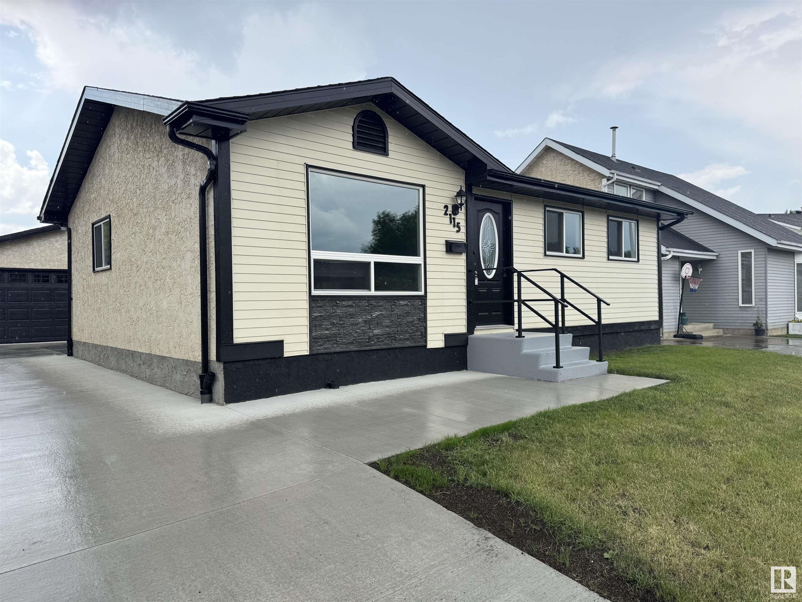Property at 2115 145 AV NW image 3