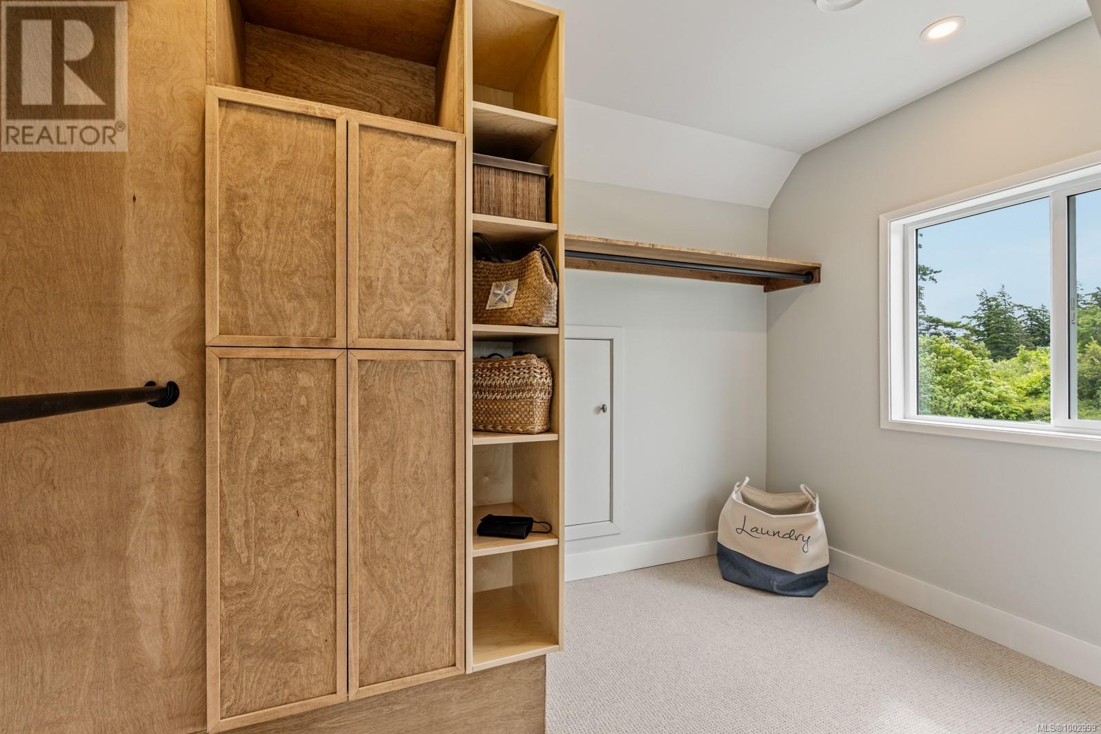Property at 90 Bradene Rd image 4