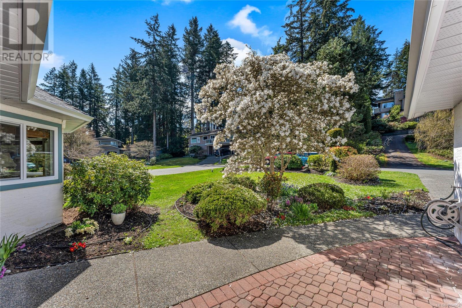 Property at 775 Menawood Pl image 2