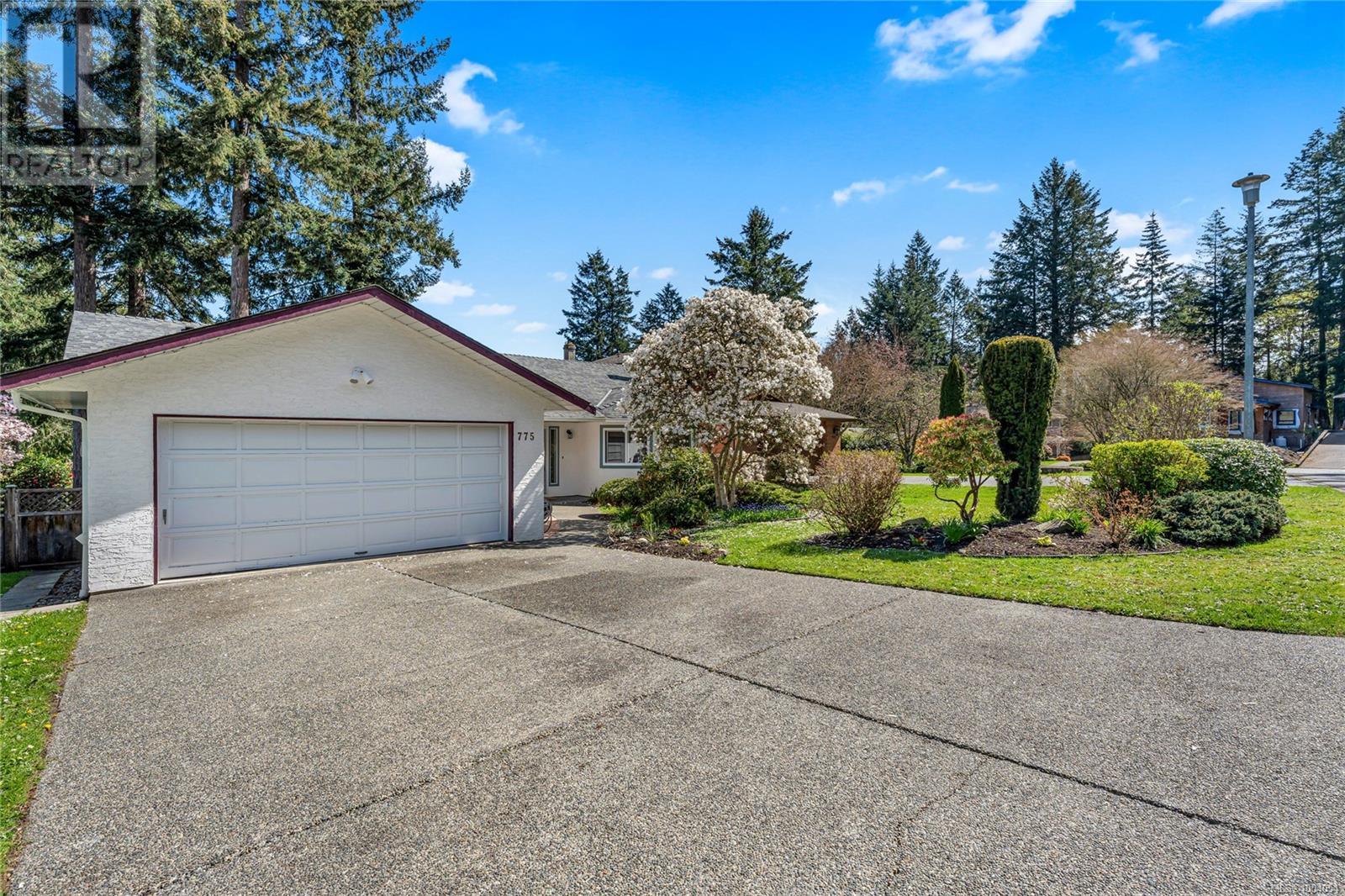 Property at 775 Menawood Pl image 3