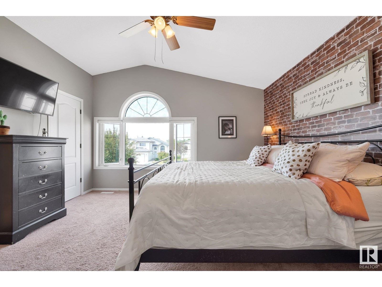 Property at 2917 152 AV NW image 2