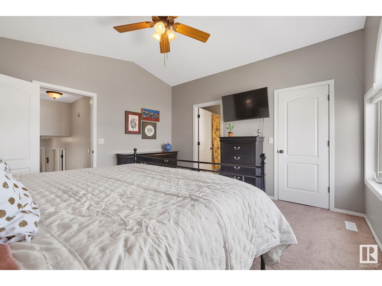 Property at 2917 152 AV NW image 4