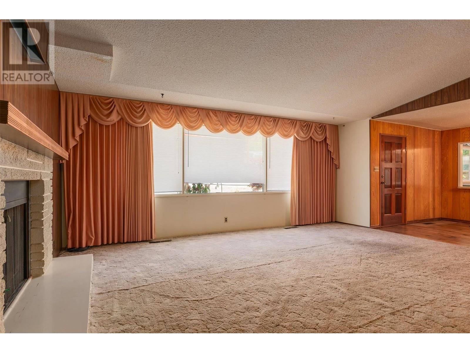 Property at 235 10TH Avenue image 3