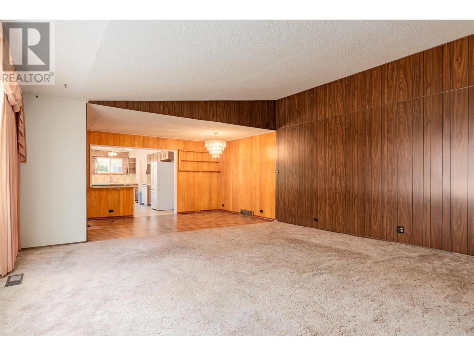Property at 235 10TH Avenue image 4