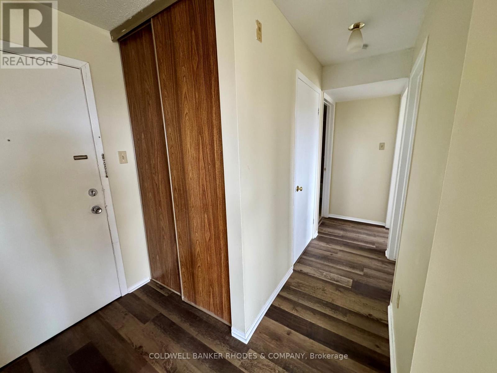404 - 325 Centrum Boulevard, Ottawa, Ontario  K1E 3W8 - Photo 2 - X12236870