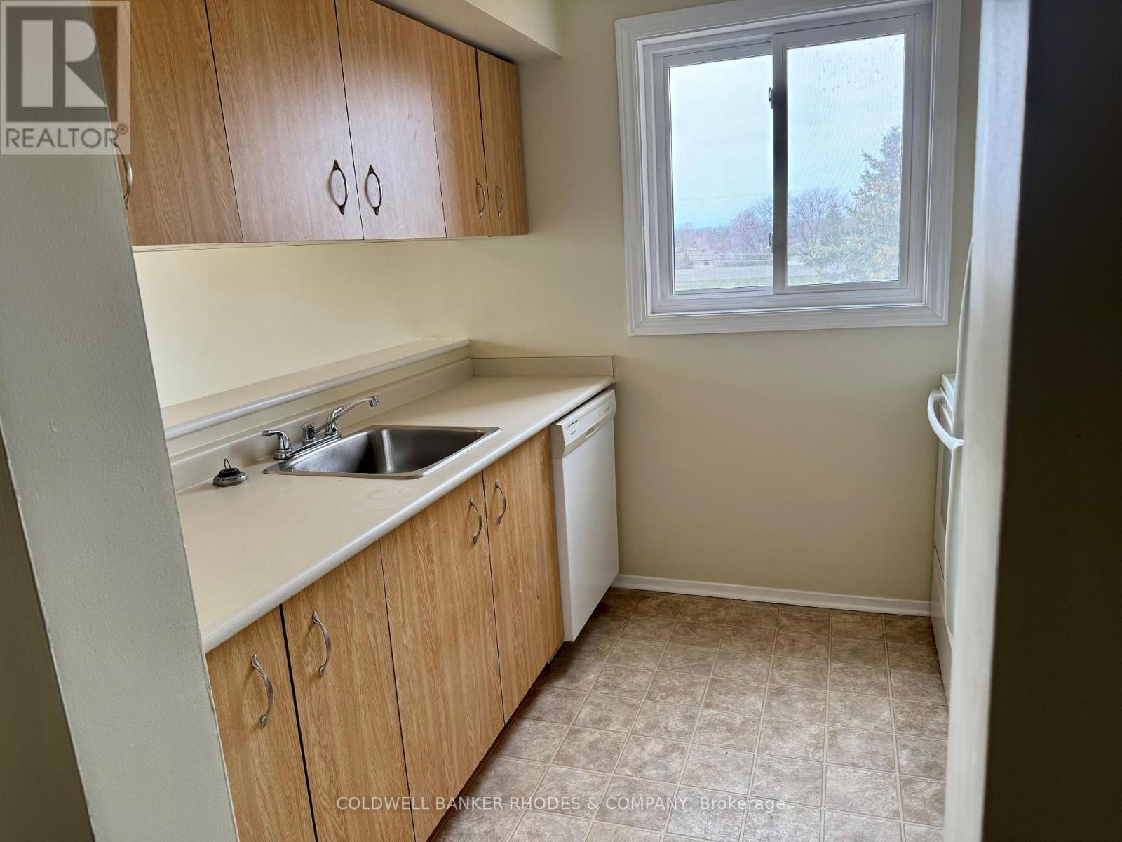 404 - 325 Centrum Boulevard, Ottawa, Ontario  K1E 3W8 - Photo 3 - X12236870