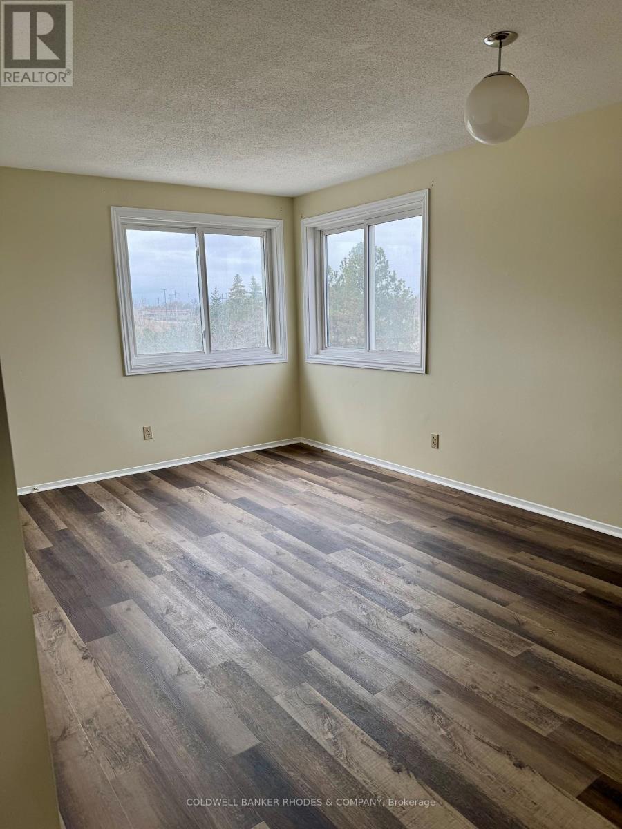 404 - 325 Centrum Boulevard, Ottawa, Ontario  K1E 3W8 - Photo 5 - X12236870