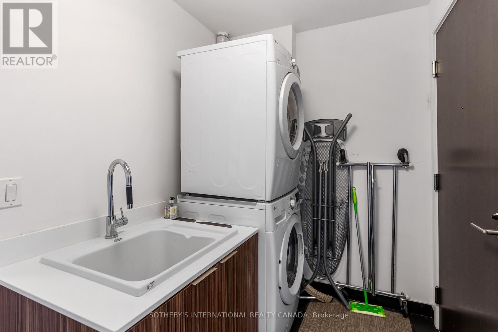 2004 - 88 Scott Street, Toronto, Ontario  M5E 0A9 - Photo 32 - C12236964