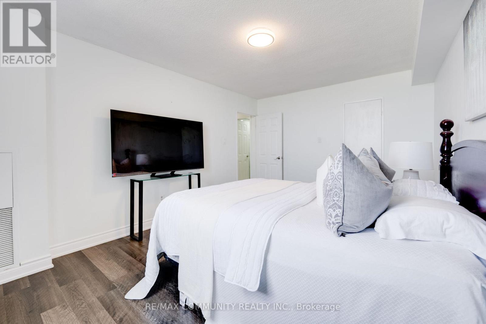 1002 - 301 Prudential Drive, Toronto, Ontario  M1P 4V3 - Photo 8 - E12236679