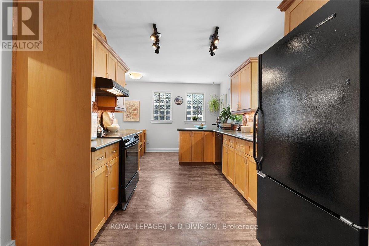 Property at 43 ALLISTER AVENUE image 5