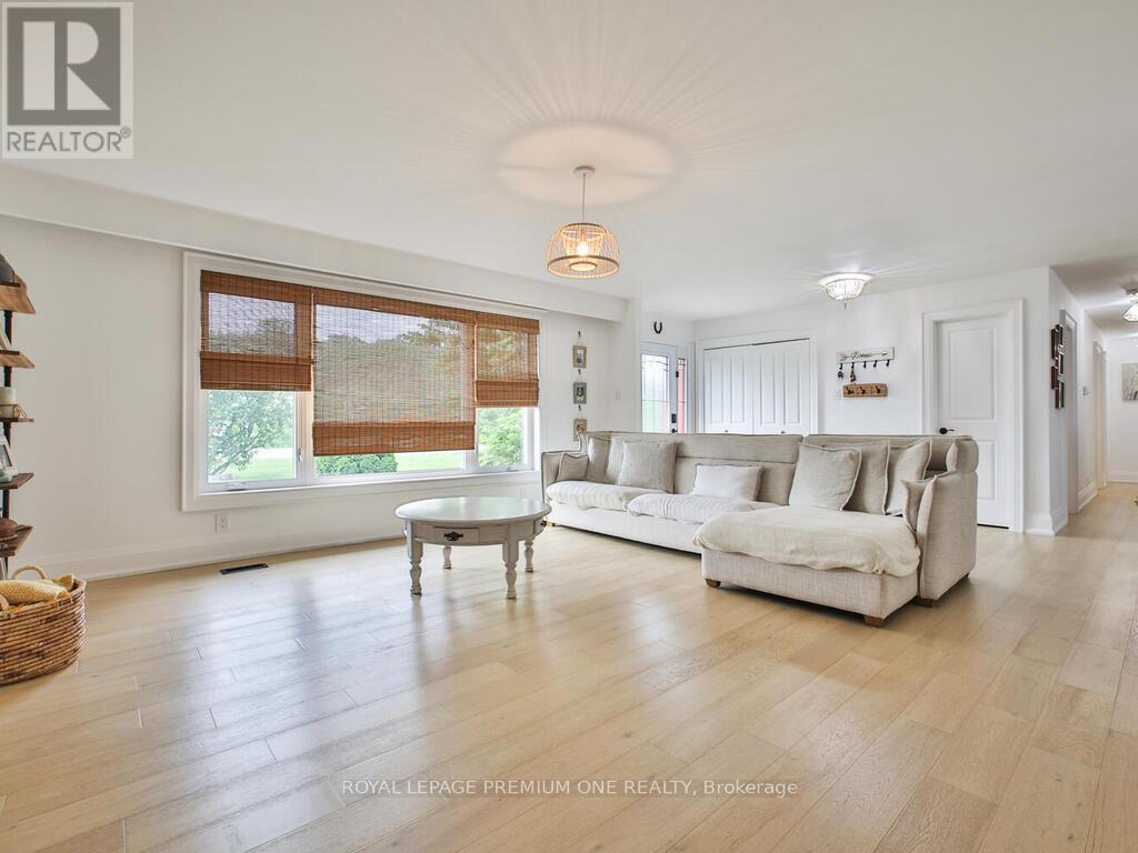 995 Canal Road, Bradford West Gwillimbury, Ontario  L3Z 2A6 - Photo 4 - N12236815