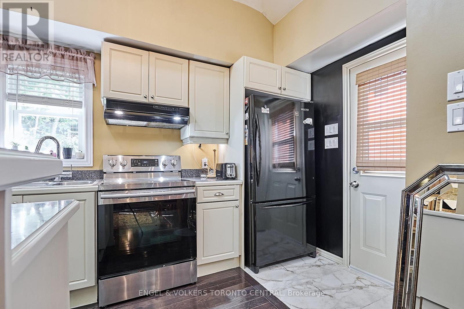 5907/5901 Lakeshore Road, Whitchurch-Stouffville, Ontario  L4A 2Y9 - Photo 15 - N12236970