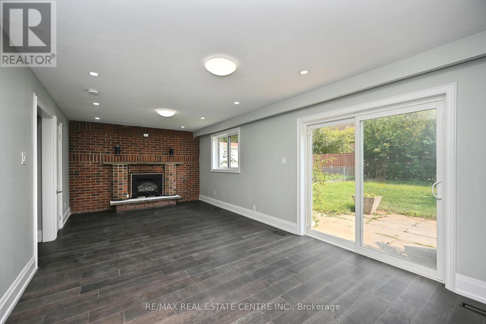 526 Selsey Drive, Mississauga, Ontario  L5A 1B9 - Photo 21 - W12236792