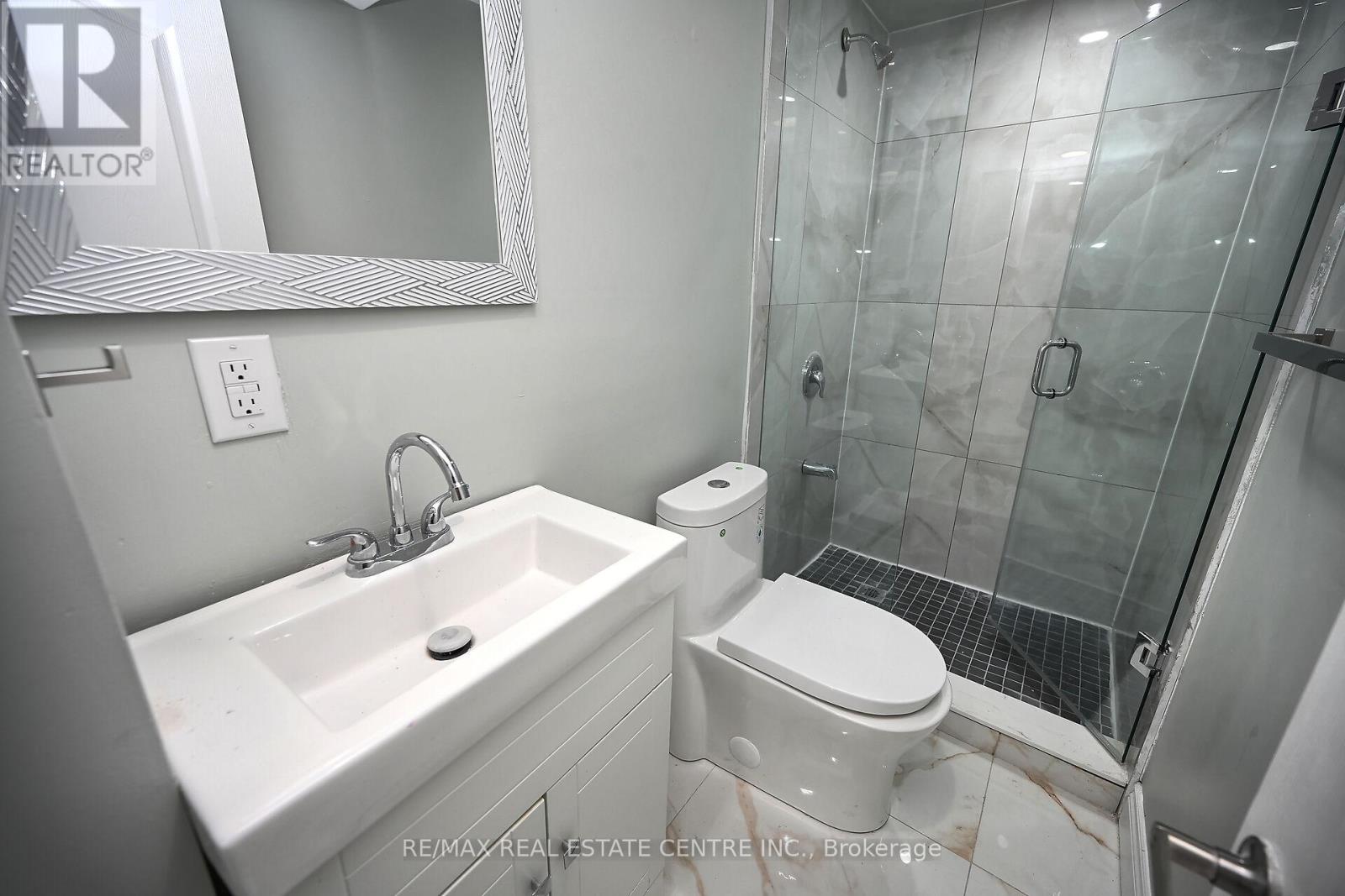 526 Selsey Drive, Mississauga, Ontario  L5A 1B9 - Photo 26 - W12236792