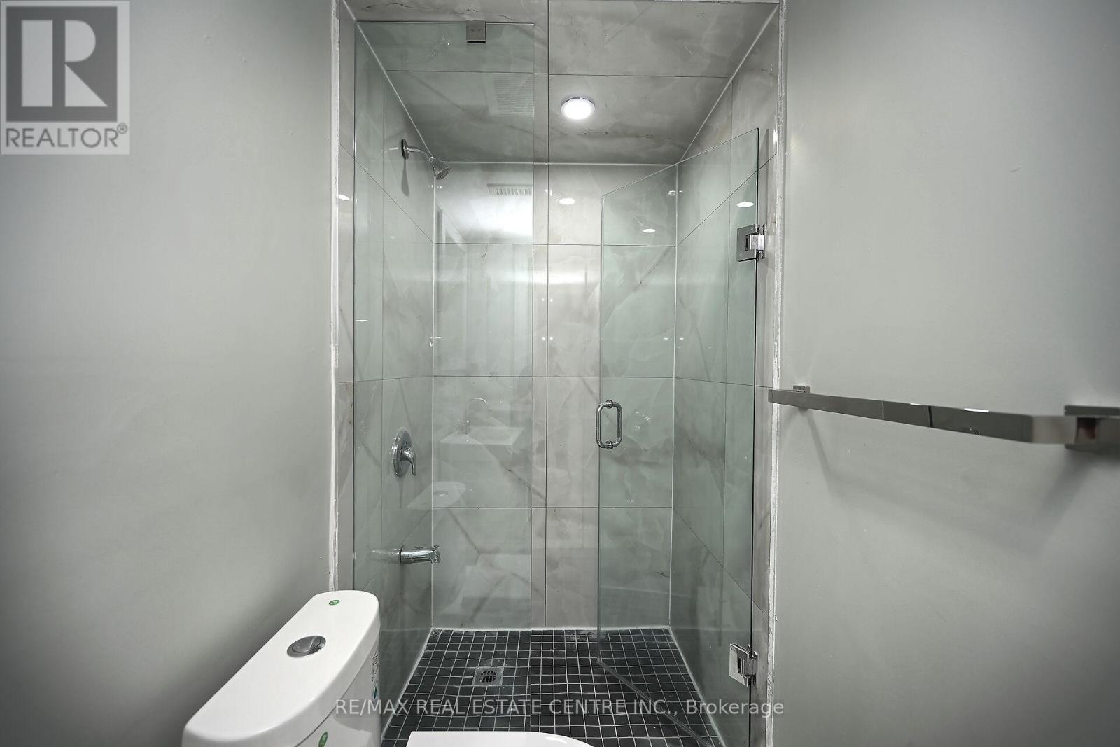 526 Selsey Drive, Mississauga, Ontario  L5A 1B9 - Photo 27 - W12236792
