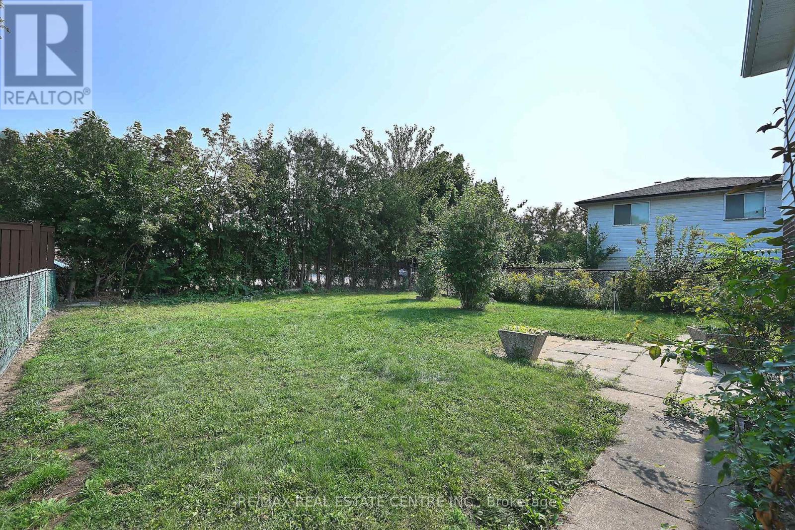 526 Selsey Drive, Mississauga, Ontario  L5A 1B9 - Photo 28 - W12236792