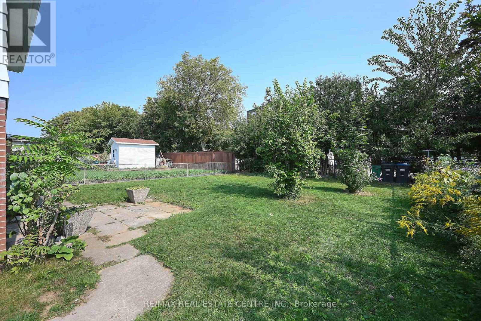 526 Selsey Drive, Mississauga, Ontario  L5A 1B9 - Photo 29 - W12236792