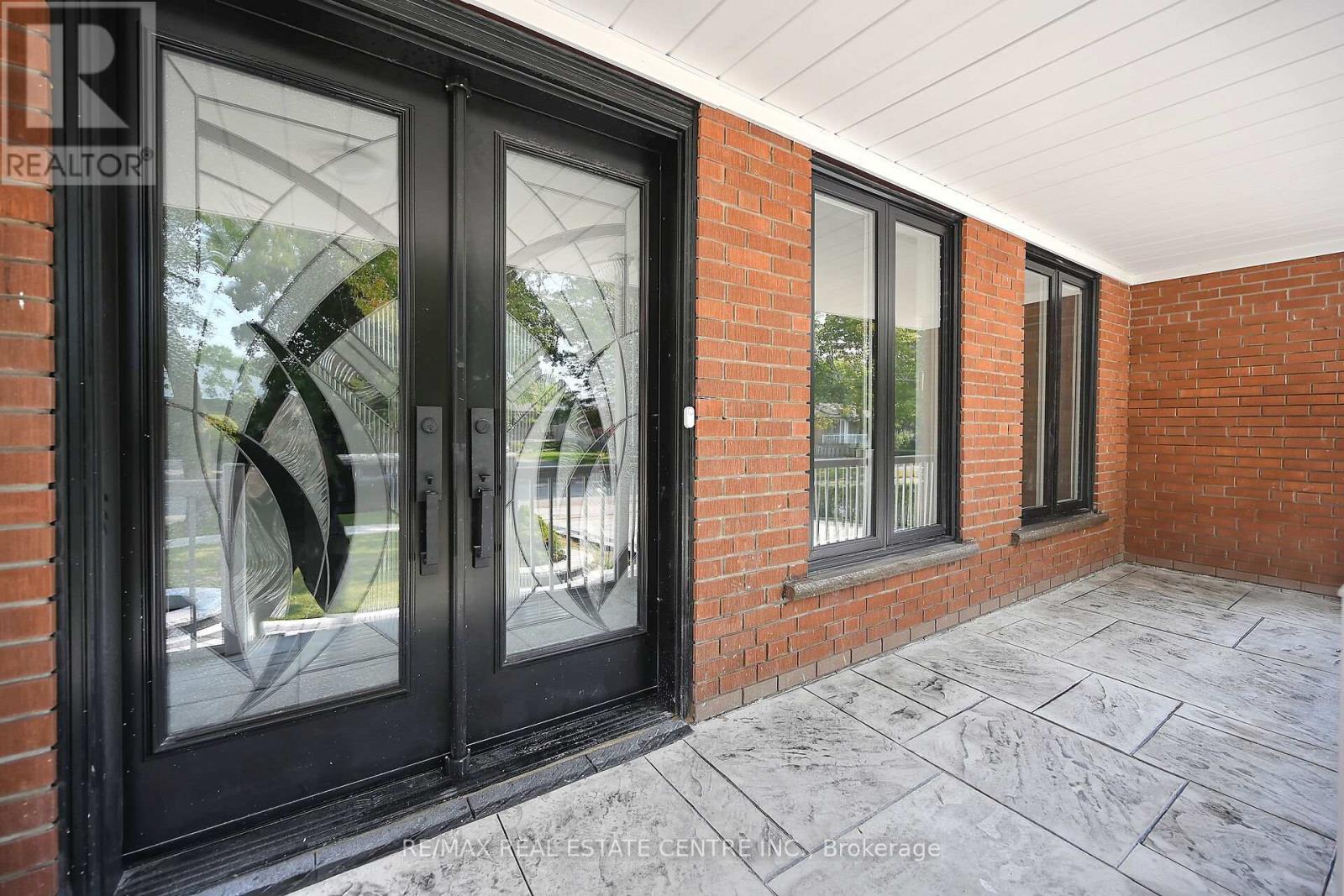 Property at 526 SELSEY DRIVE image 3