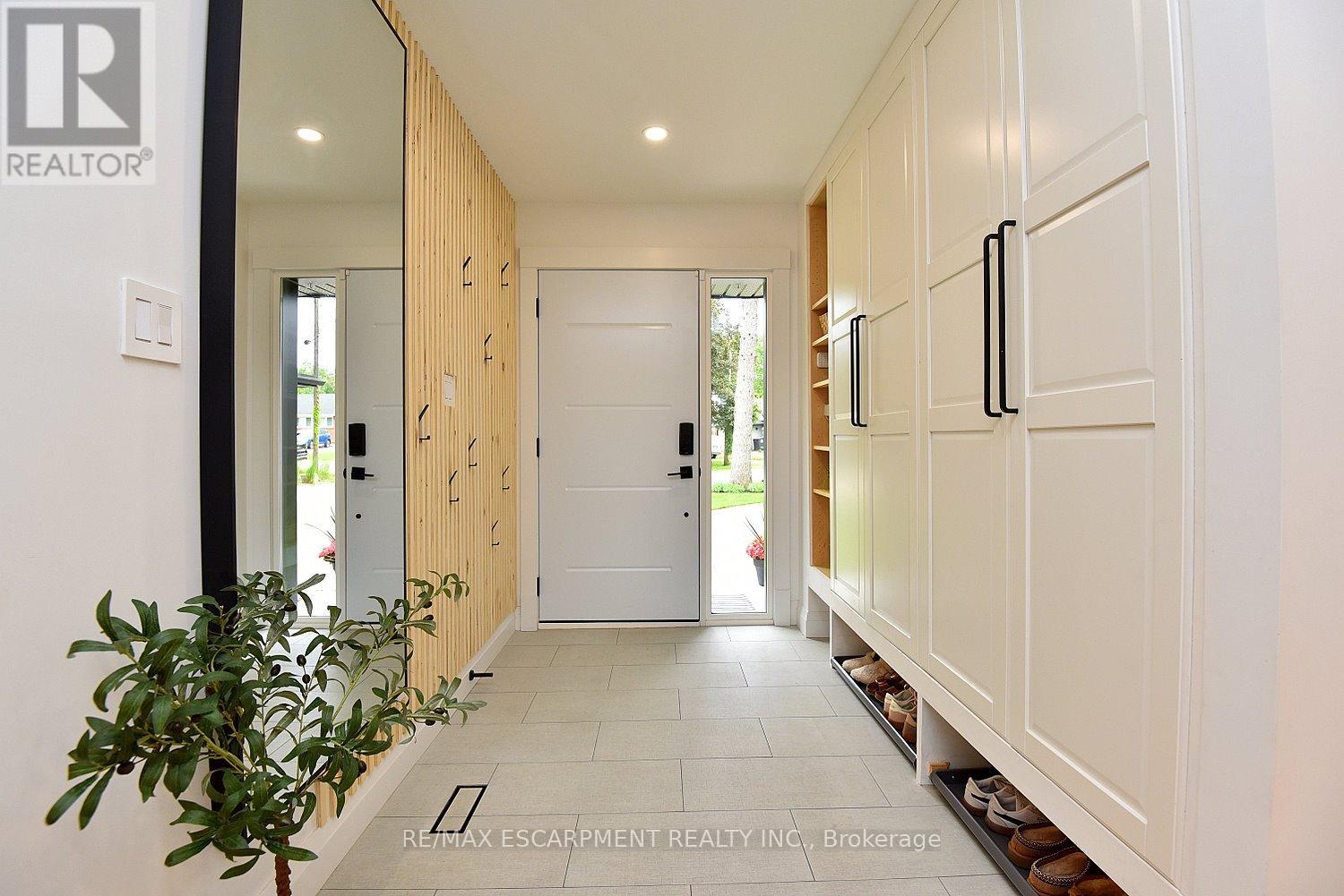 Property at 290 GARDENVIEW DRIVE image 5