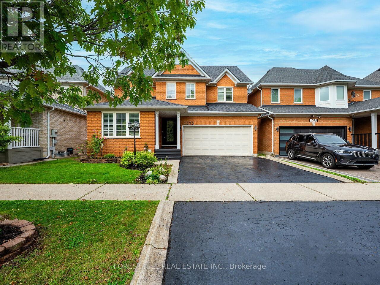1575 Samuelson Circle, Mississauga (Meadowvale Village), Ontario  L5N 8A2 - Photo 2 - W12236866