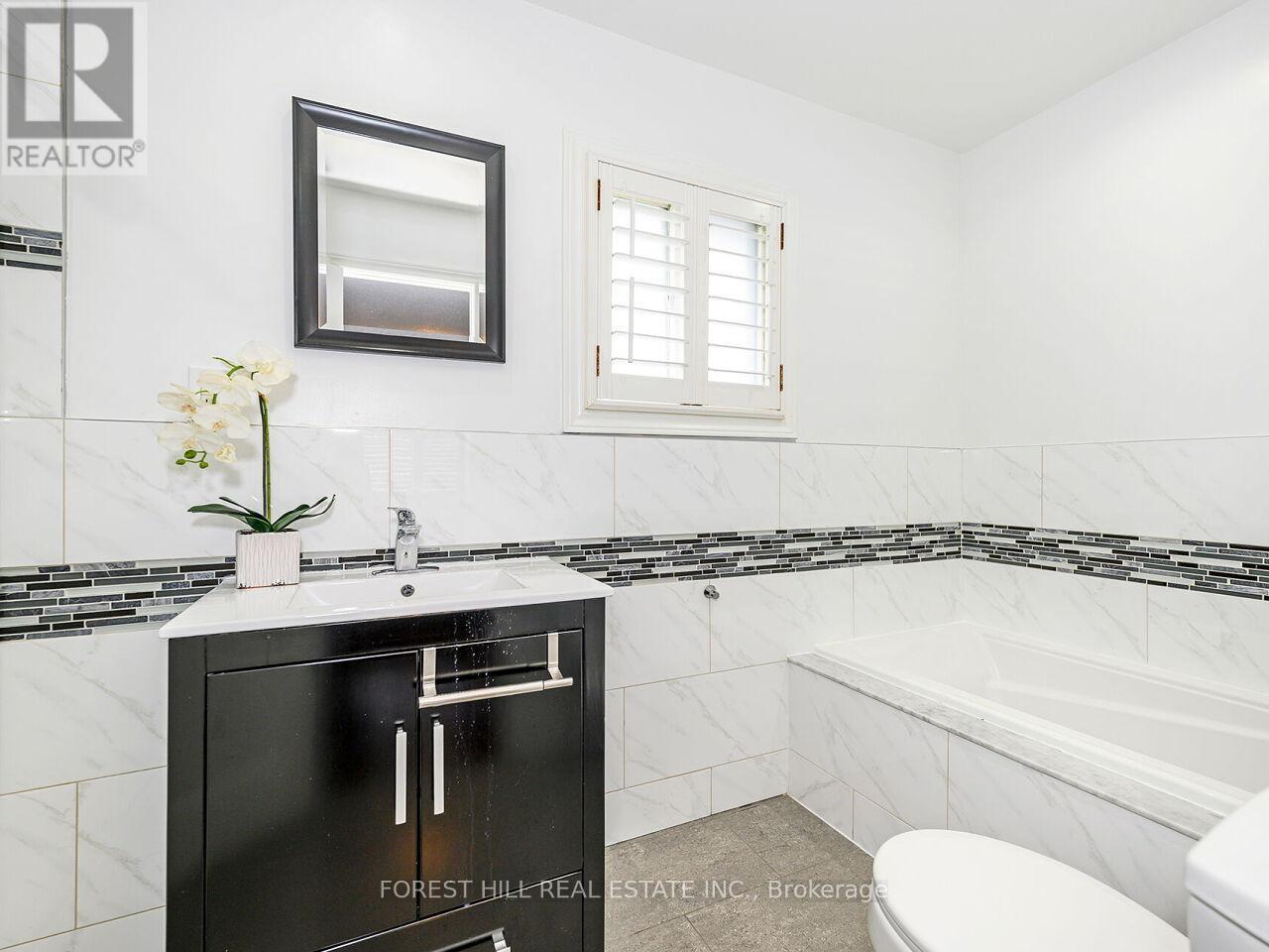 1575 Samuelson Circle, Mississauga (Meadowvale Village), Ontario  L5N 8A2 - Photo 22 - W12236866