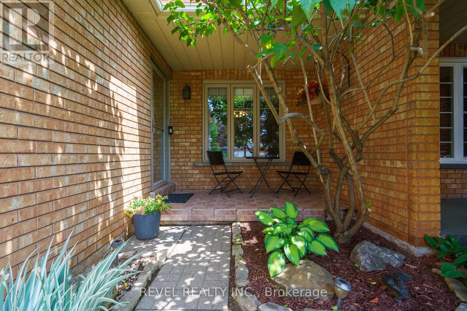 Property at 637 AMELIA CRESCENT N image 3