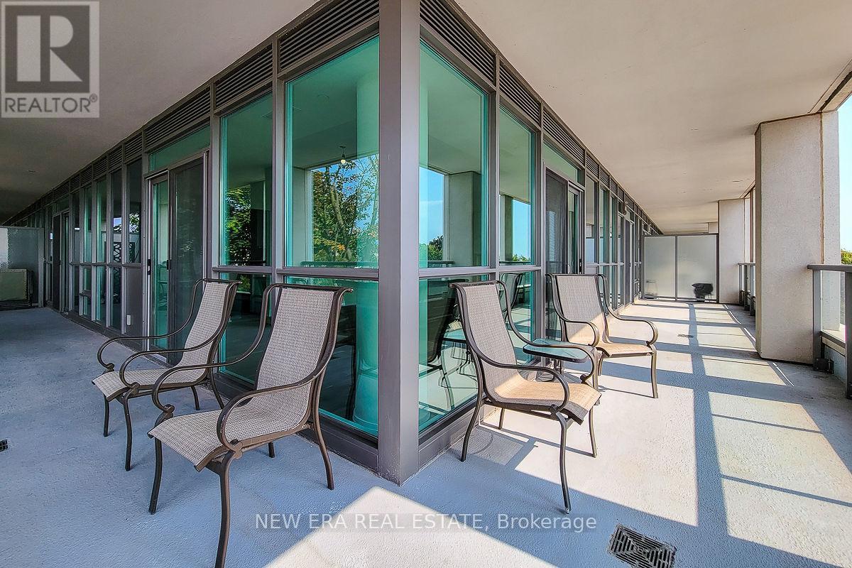 323 - 11 Bronte Road, Oakville (Br Bronte), Ontario  L6L 0E1 - Photo 11 - W12236971