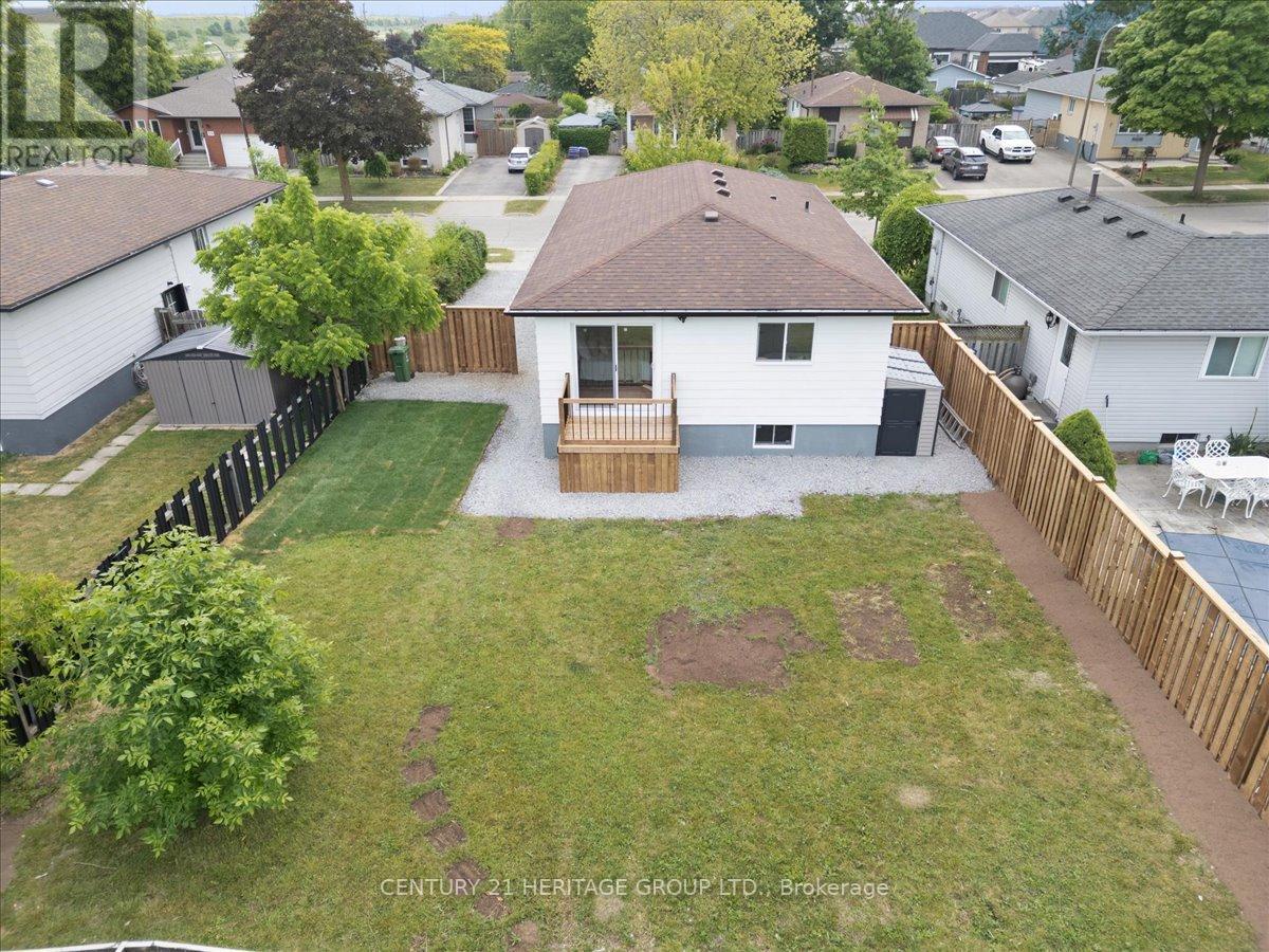 15 Mellenby Street, Hamilton (Stoney Creek Mountain), Ontario  L8J 1E6 - Photo 46 - X12236765