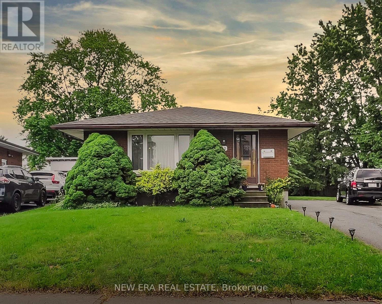 Property at 30 BLUERIDGE CRESCENT image 1