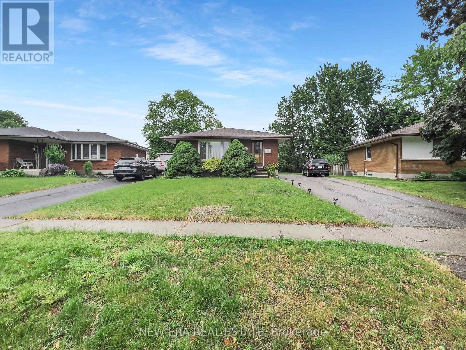 Property at 30 BLUERIDGE CRESCENT image 2