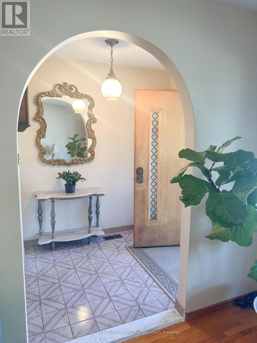 233 Lawnhurst Court, Hamilton, Ontario  L8V 4R4 - Photo 4 - X12236905