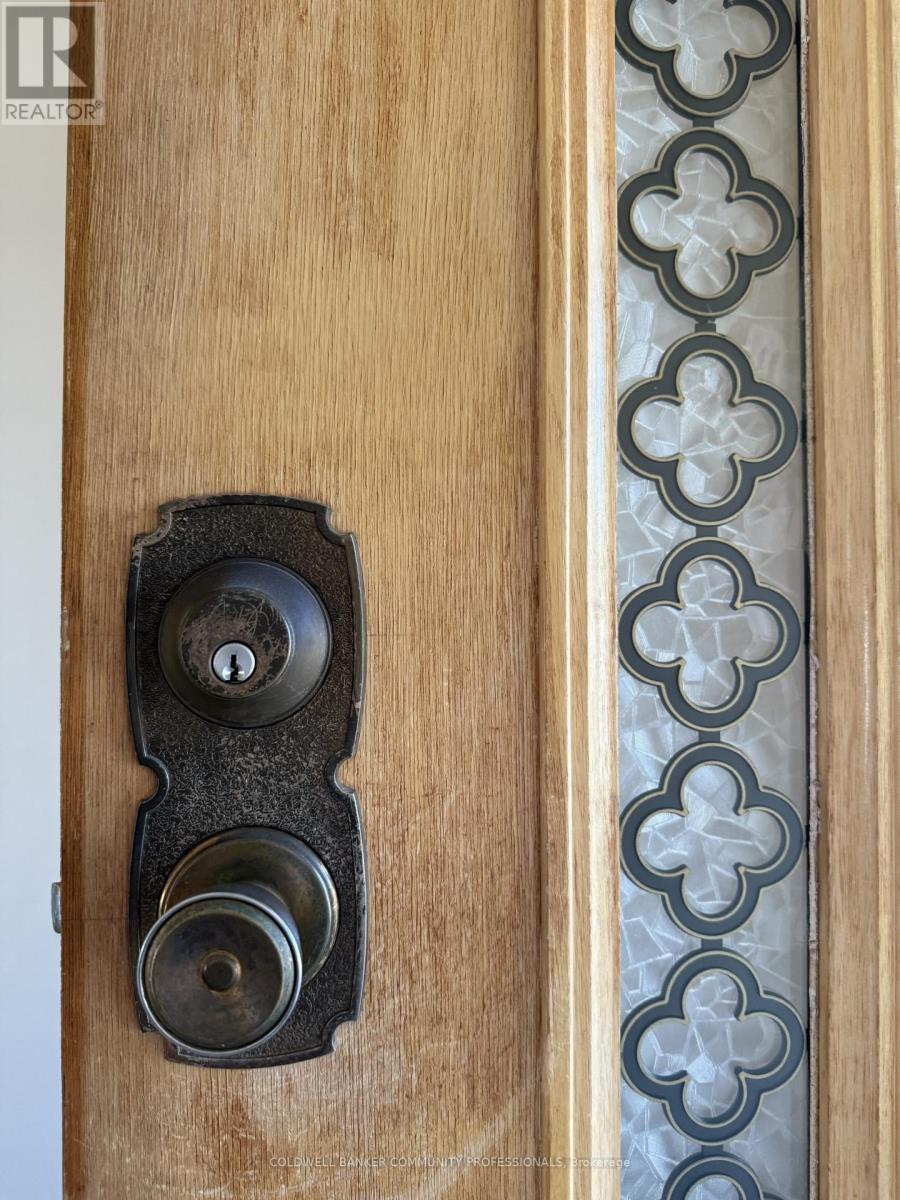 233 Lawnhurst Court, Hamilton, Ontario  L8V 4R4 - Photo 5 - X12236905