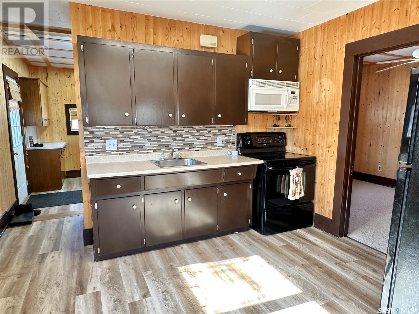 Property at 107 2nd AVENUE W image 5