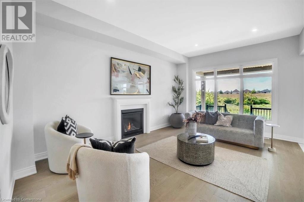 Property at 87 AQUASANTA Crescent image 3