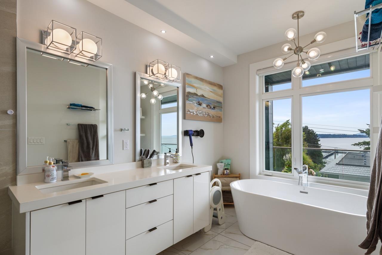 14999 Blackwood Lane, White Rock, British Columbia  V4B 2A8 - Photo 17 - R3017089