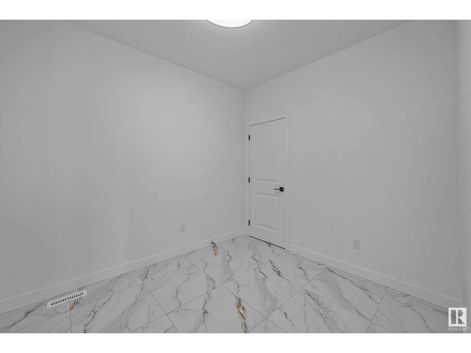 Property at 9232 183 AV NW image 4