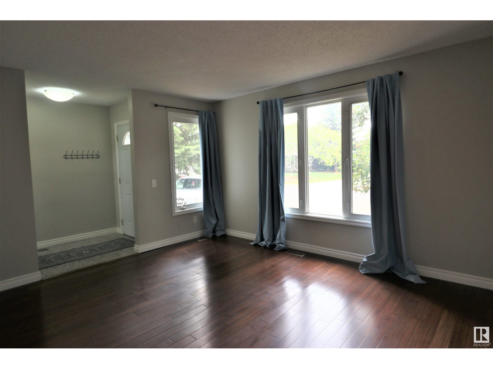 Property at 4317 54 ST image 4