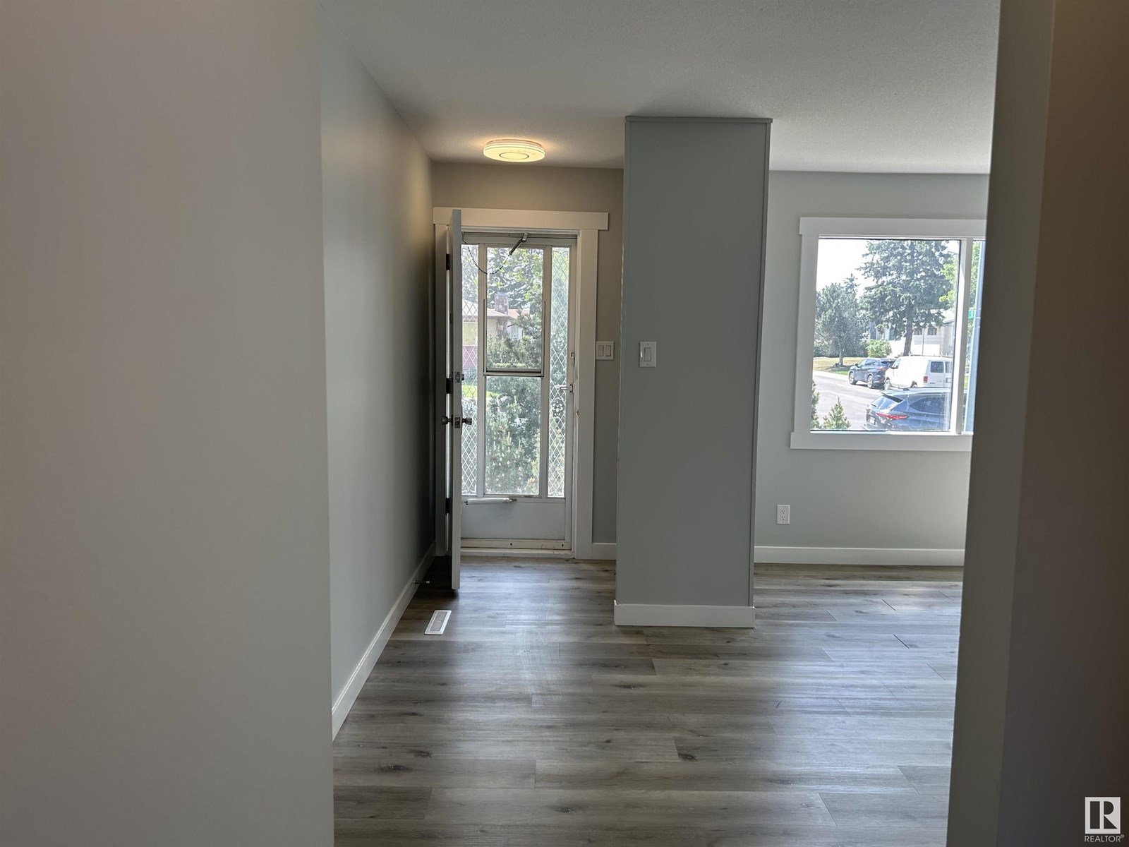 Property at 16318 88 AV NW image 3