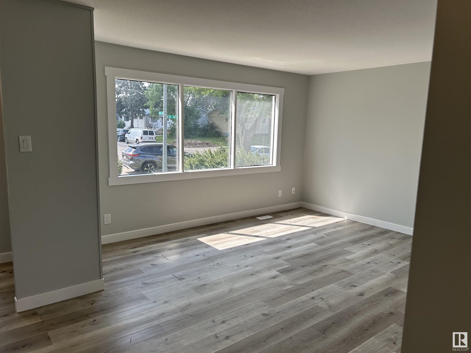 Property at 16318 88 AV NW image 5