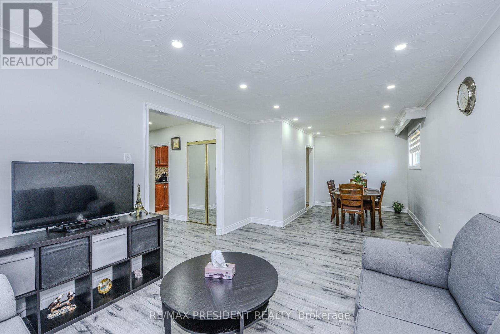 3686 Darla Drive, Mississauga, Ontario  L4T 2C9 - Photo 10 - W12237017