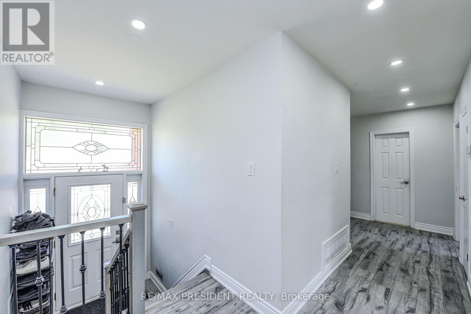 3686 Darla Drive, Mississauga, Ontario  L4T 2C9 - Photo 13 - W12237017
