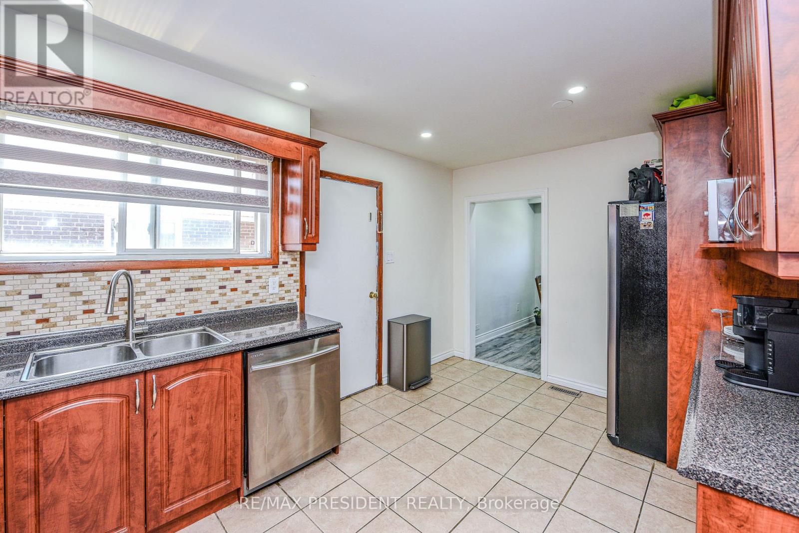 3686 Darla Drive, Mississauga, Ontario  L4T 2C9 - Photo 15 - W12237017