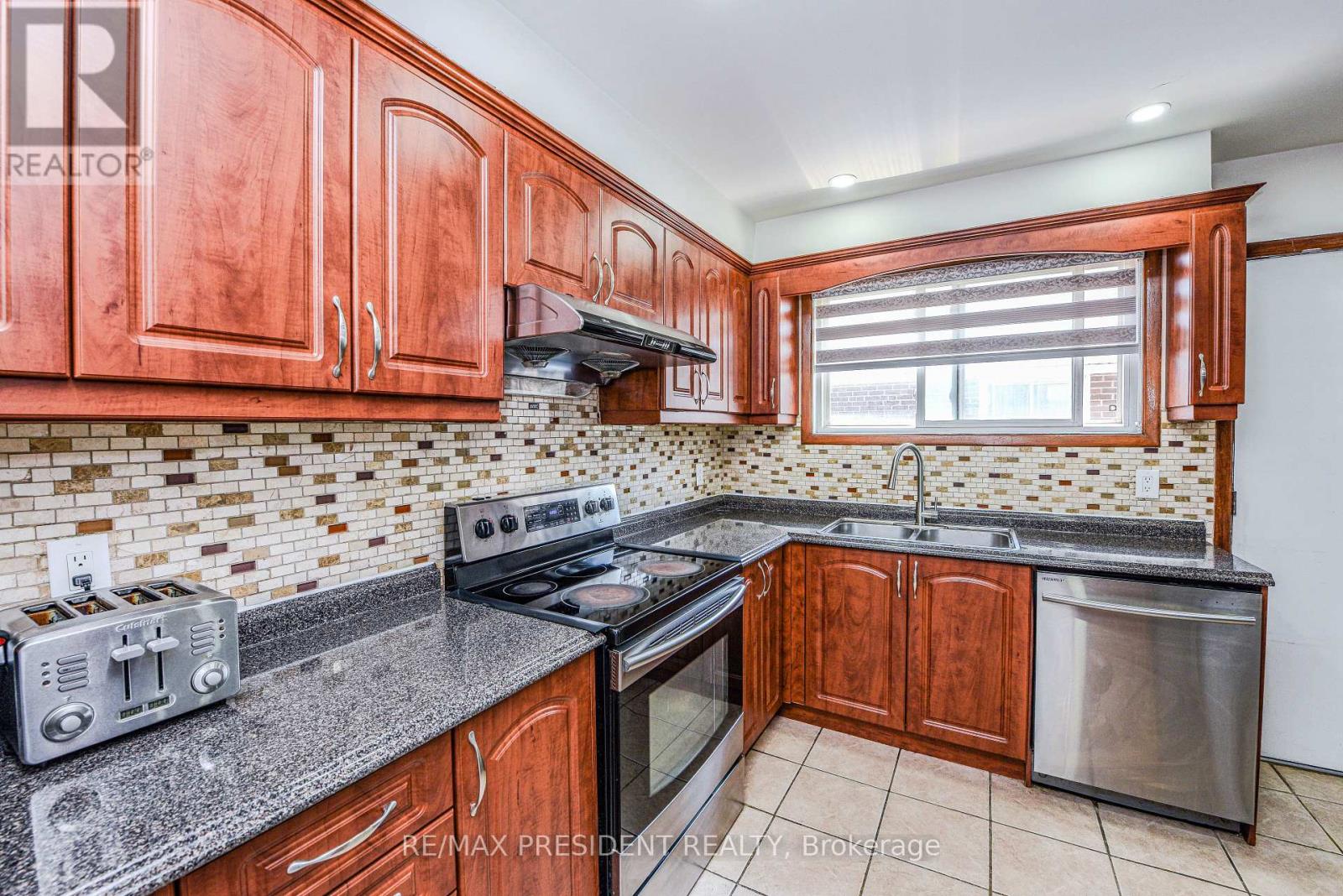 3686 Darla Drive, Mississauga, Ontario  L4T 2C9 - Photo 16 - W12237017