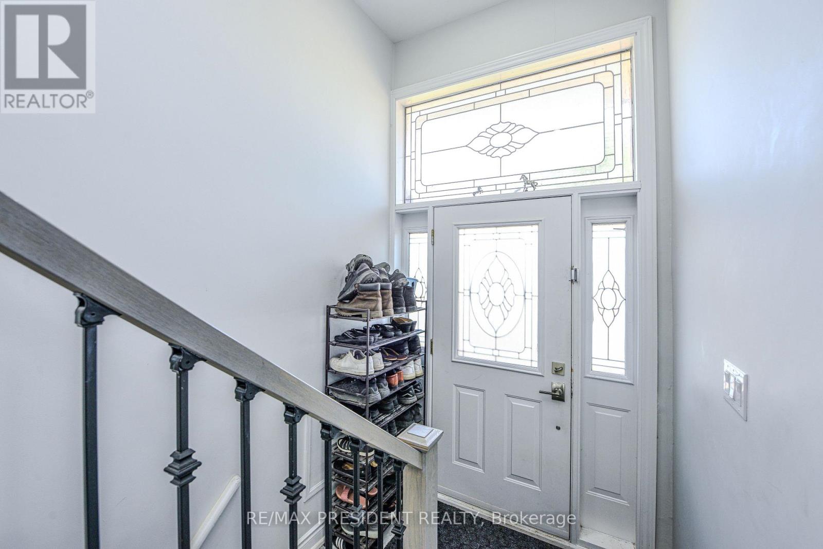 3686 Darla Drive, Mississauga, Ontario  L4T 2C9 - Photo 6 - W12237017