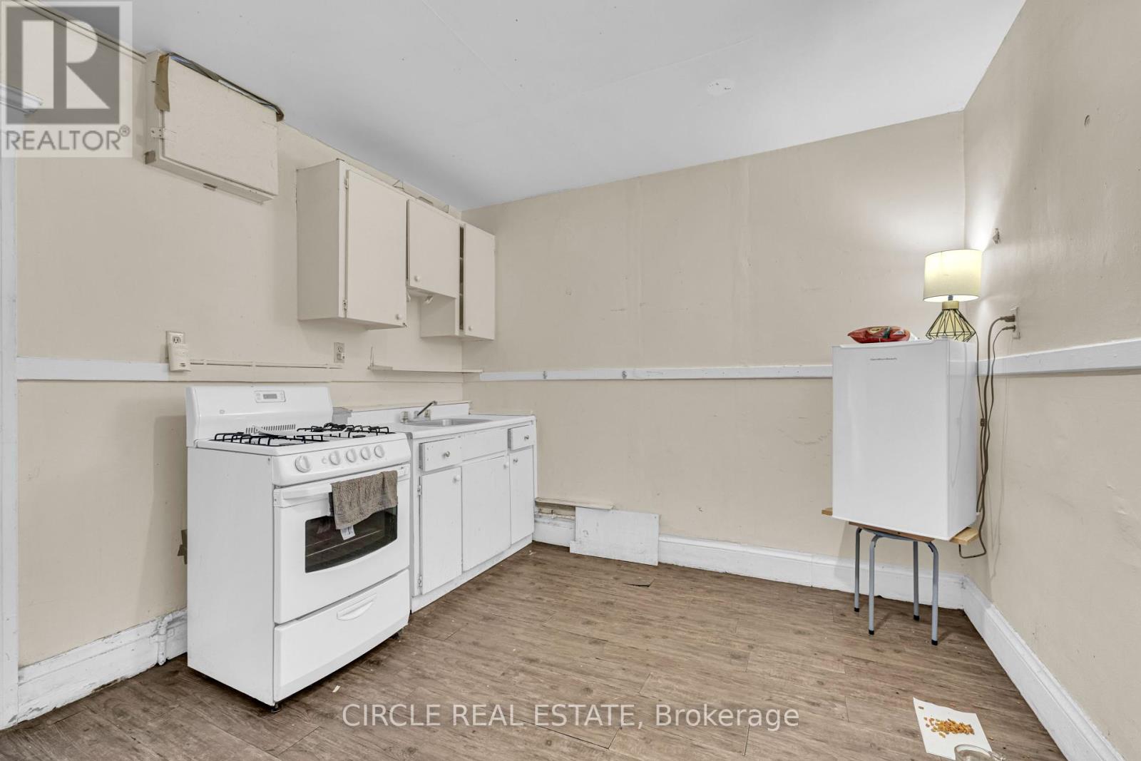 945-951 Wellington Avenue, Windsor, Ontario  N9A 5K2 - Photo 21 - X12237025