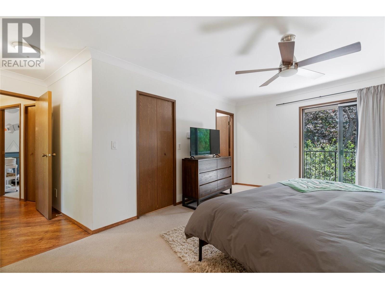 Property at 2631 Grandview Place image 4