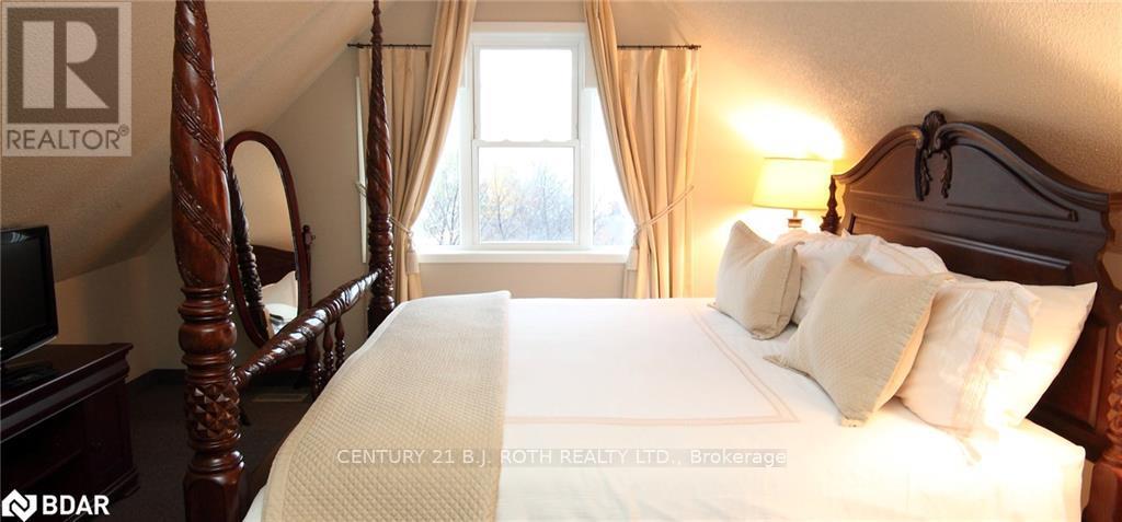 1 Berczy Street, Barrie, Ontario  L4M 3P5 - Photo 7 - S12049163