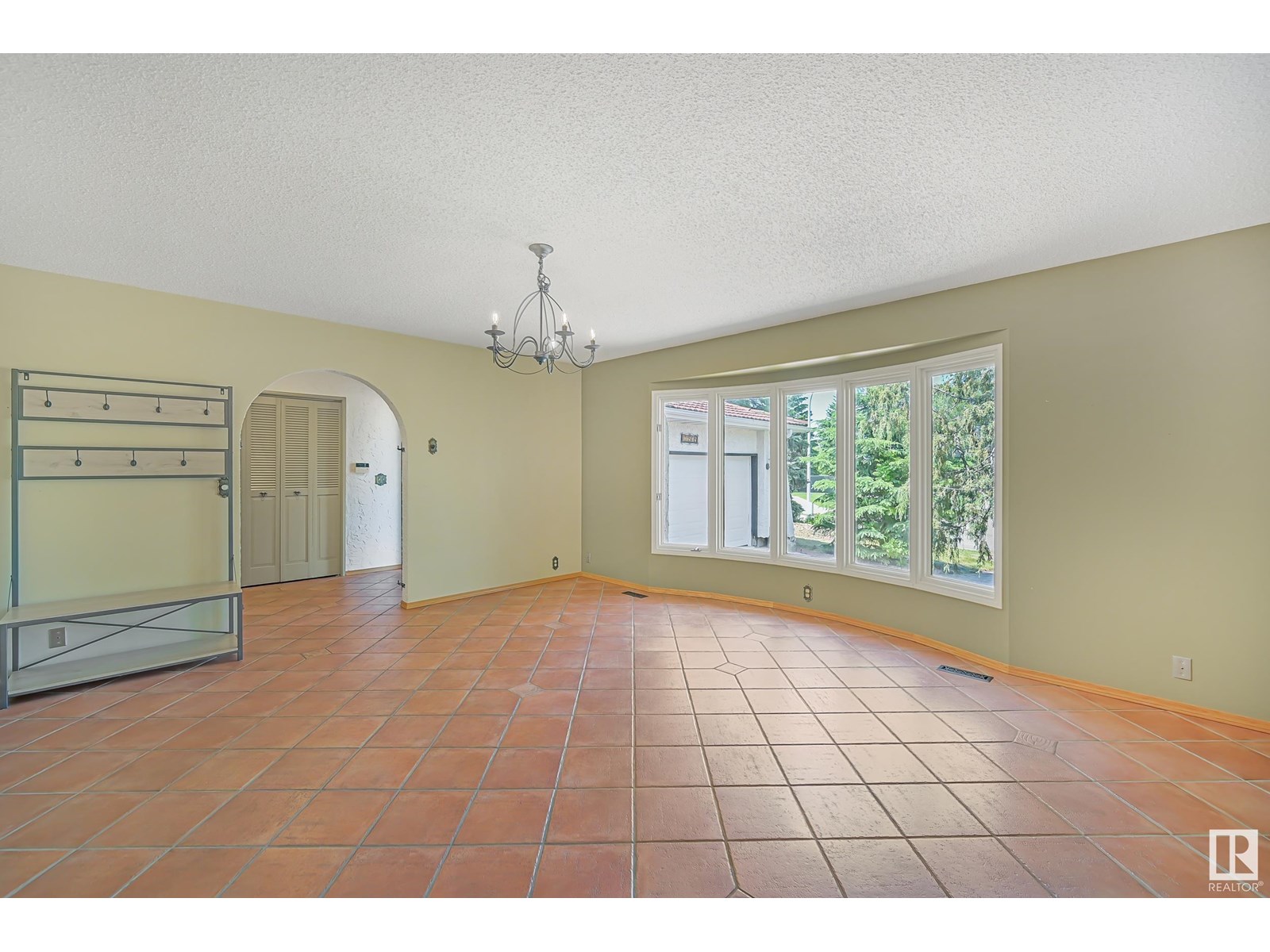 Property at 11505 32A AV NW image 4