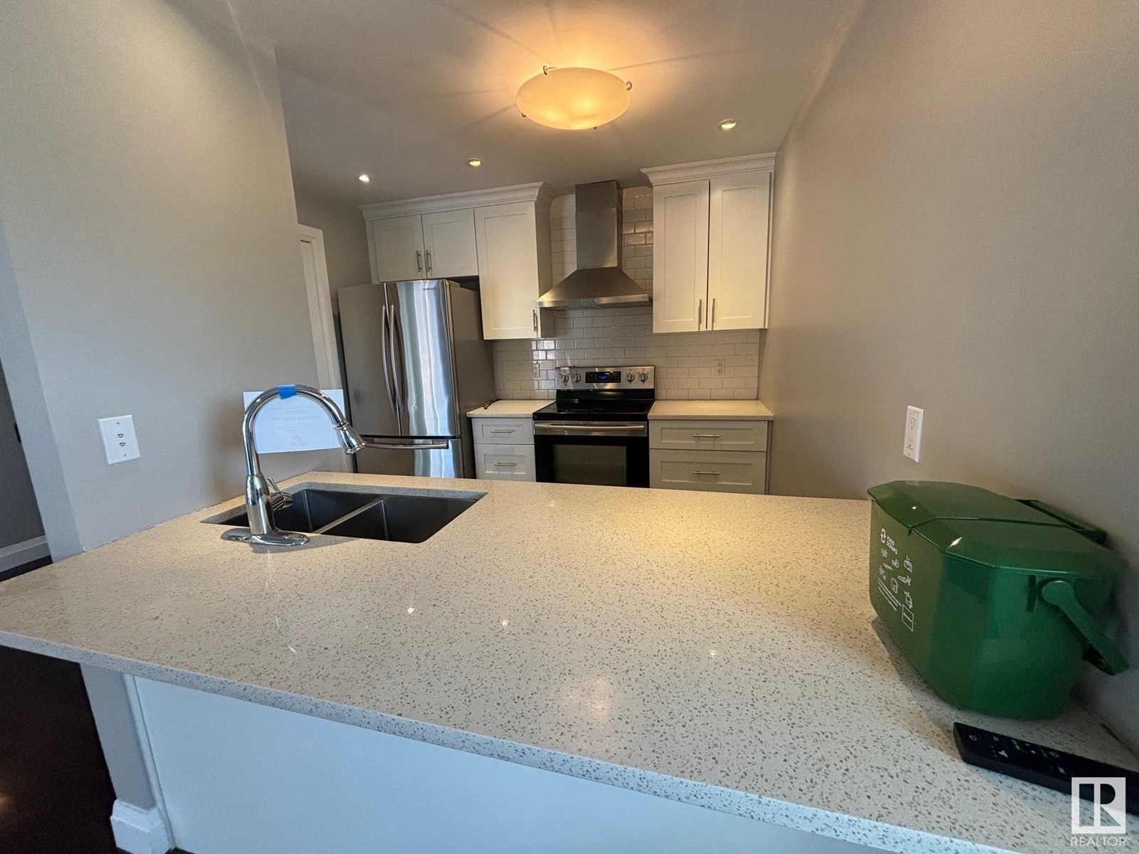 Property at 5979 40 AV NW image 3