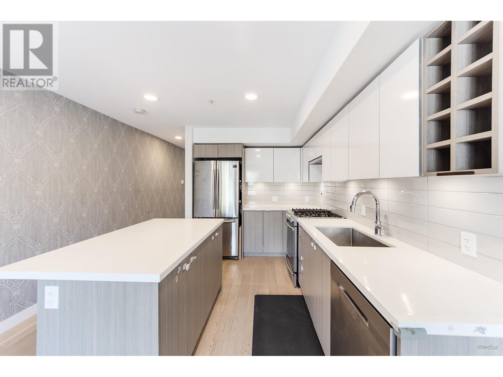 Property at 10 365 E 16TH AVENUE image 3